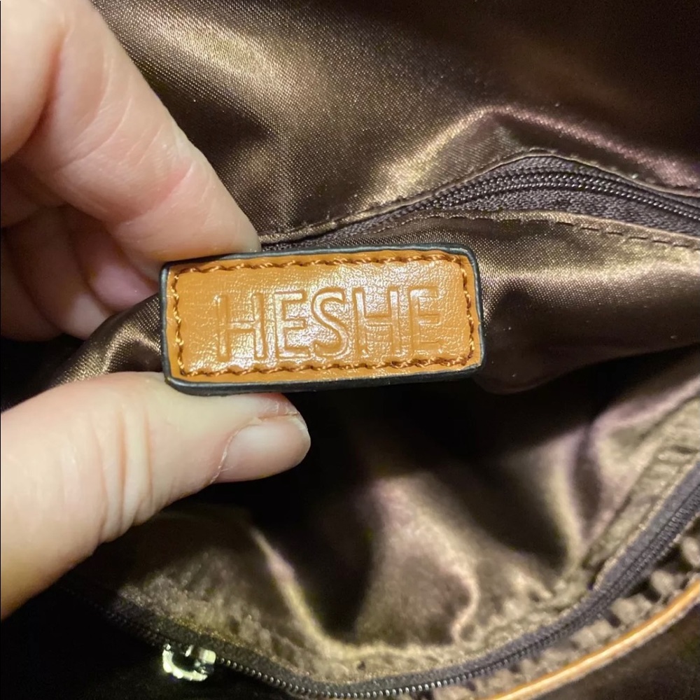 Heshe Convertible Tan Leather Backpack or Shoulder Bag - Picture 9 of 11